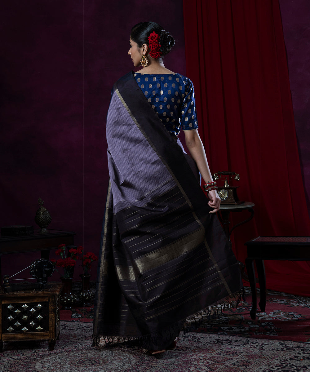 Handloom_Blue_Checks_Pure_Silk_Kanjivaram_Saree_With_Plain_Border_WeaverStory_03