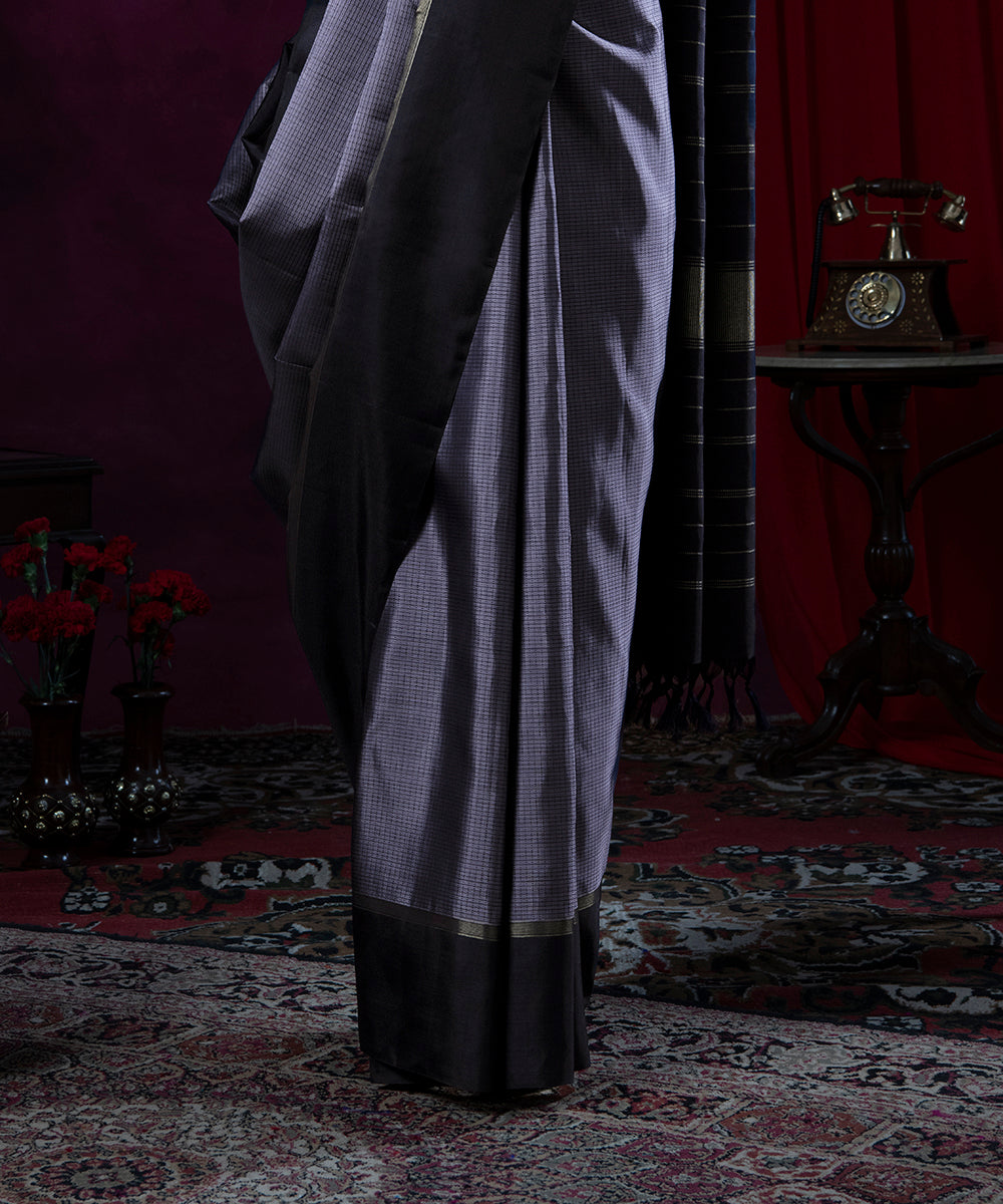 Handloom_Blue_Checks_Pure_Silk_Kanjivaram_Saree_With_Plain_Border_WeaverStory_04