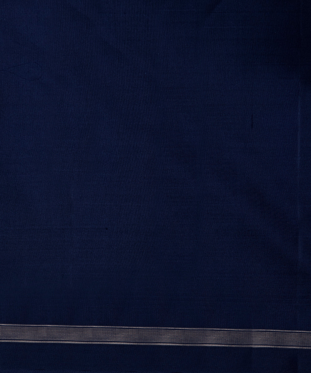 Handloom_Blue_Checks_Pure_Silk_Kanjivaram_Saree_With_Plain_Border_WeaverStory_05