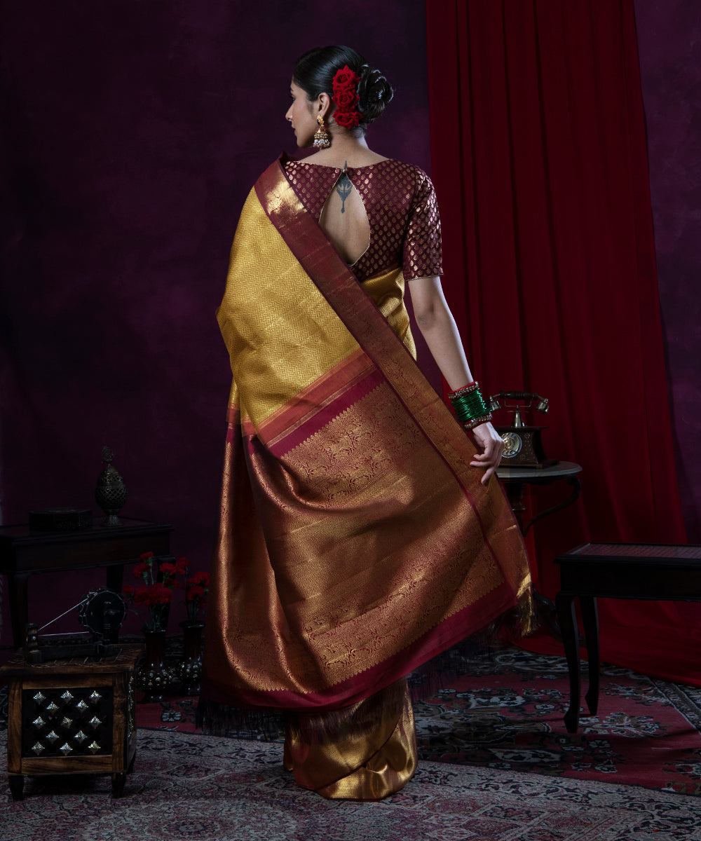 Mustard_And_Gold_Handloom_Pure_Zari_Kanjivaram_Silk_Saree_WeaverStory_03