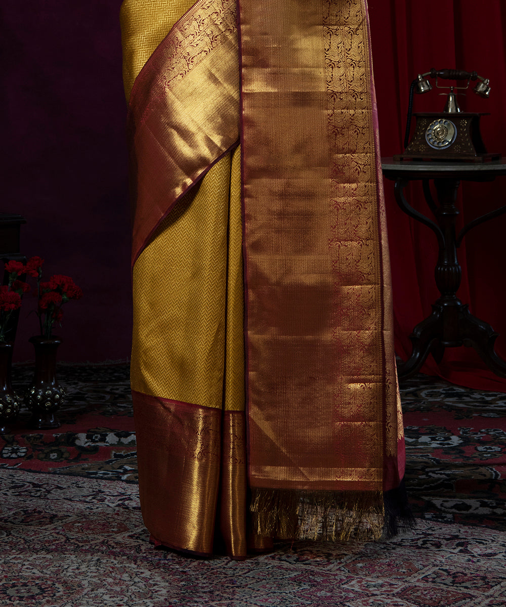Mustard_And_Gold_Handloom_Pure_Zari_Kanjivaram_Silk_Saree_WeaverStory_04