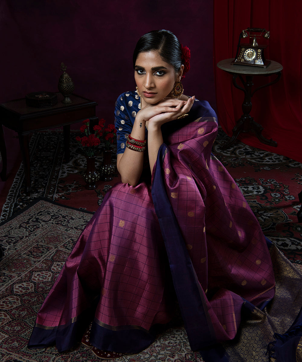 Handloom_Mauve_Pure_Silk_Kanjivaram_Saree_And_Plain_Blue_Border_WeaverStory_01