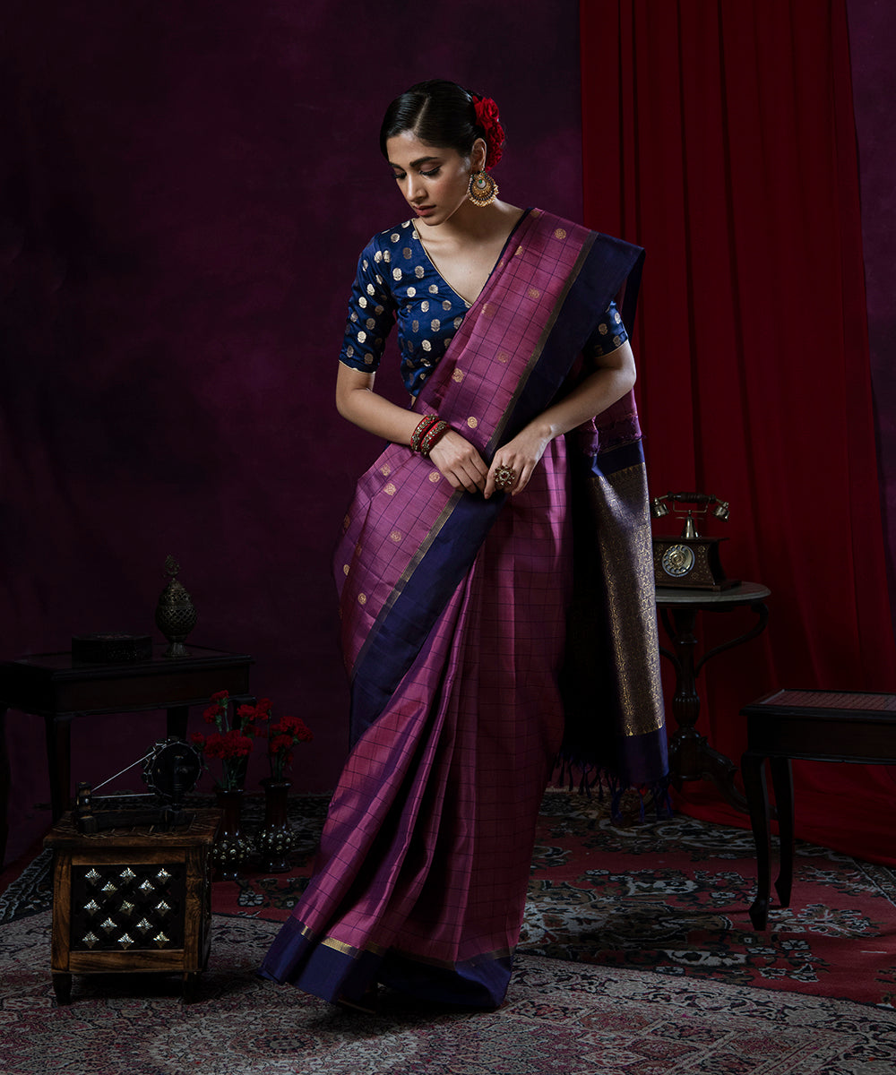 Handloom_Mauve_Pure_Silk_Kanjivaram_Saree_And_Plain_Blue_Border_WeaverStory_02