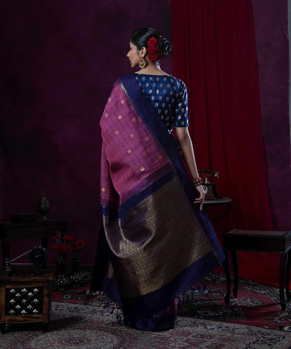 Handloom_Mauve_Pure_Silk_Kanjivaram_Saree_And_Plain_Blue_Border_WeaverStory_03