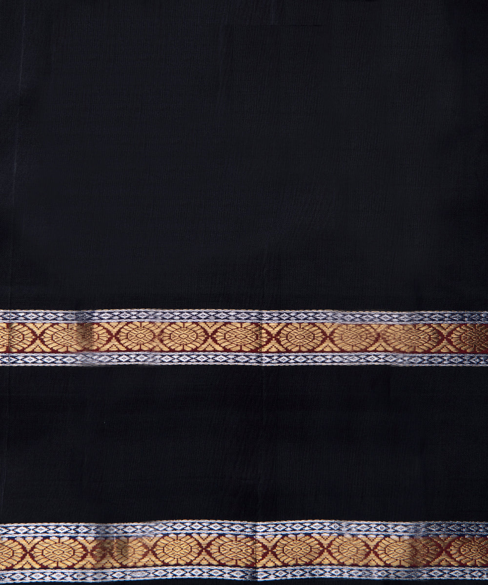 Sap_Green_Handloom_Pure_Silk_Kanjivaram_Saree_With_Black_Temple_Border_WeaverStory_05