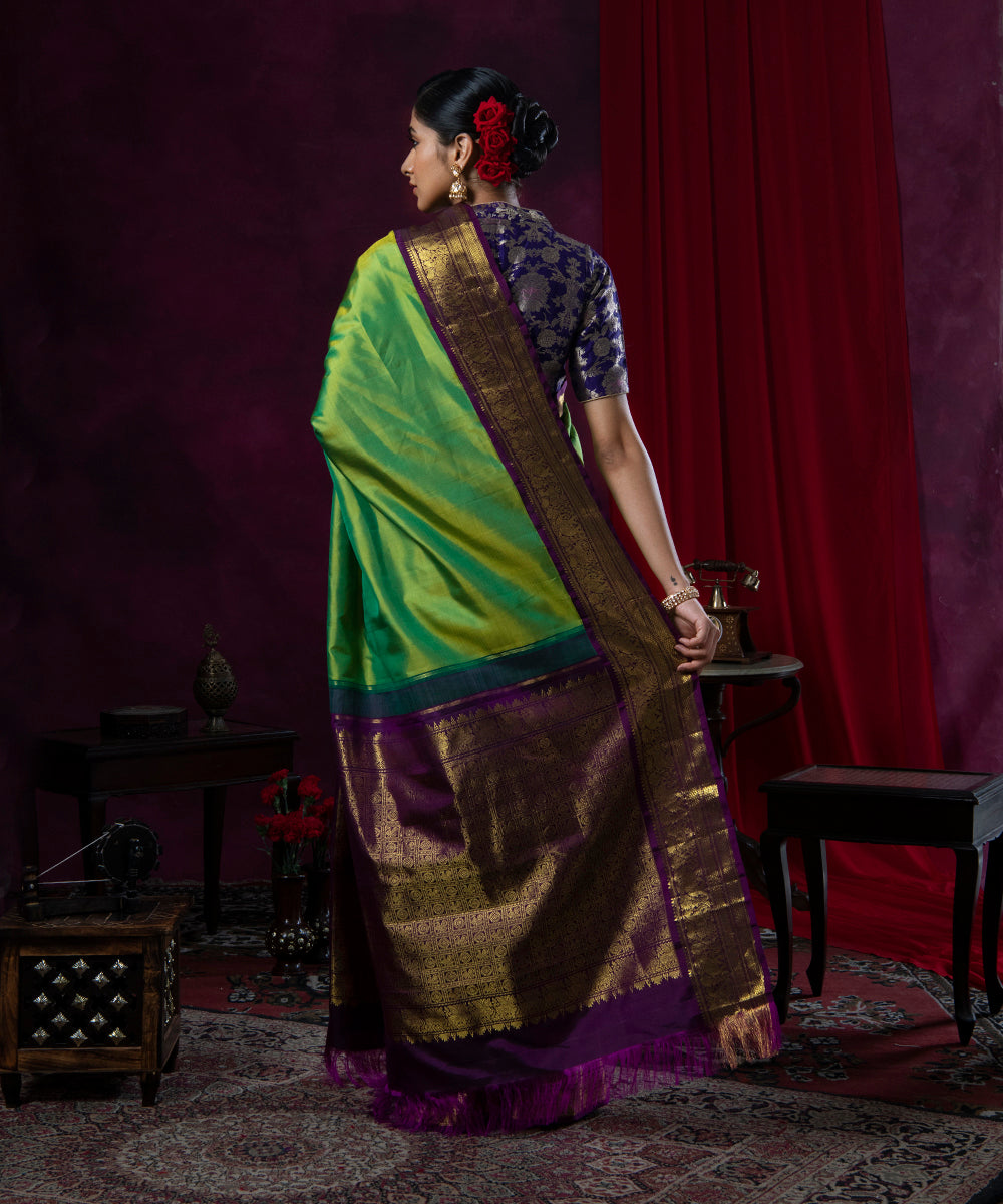Green_Handloom_Pure_Silk_Kanjivaram_Saree_With_Zari_Border_WeaverStory_03