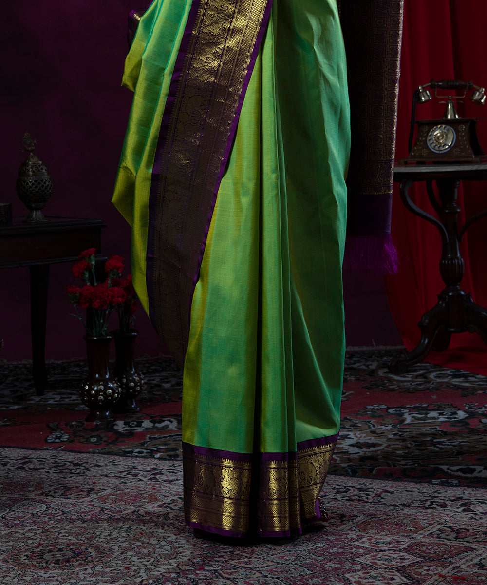 Green_Handloom_Pure_Silk_Kanjivaram_Saree_With_Zari_Border_WeaverStory_04
