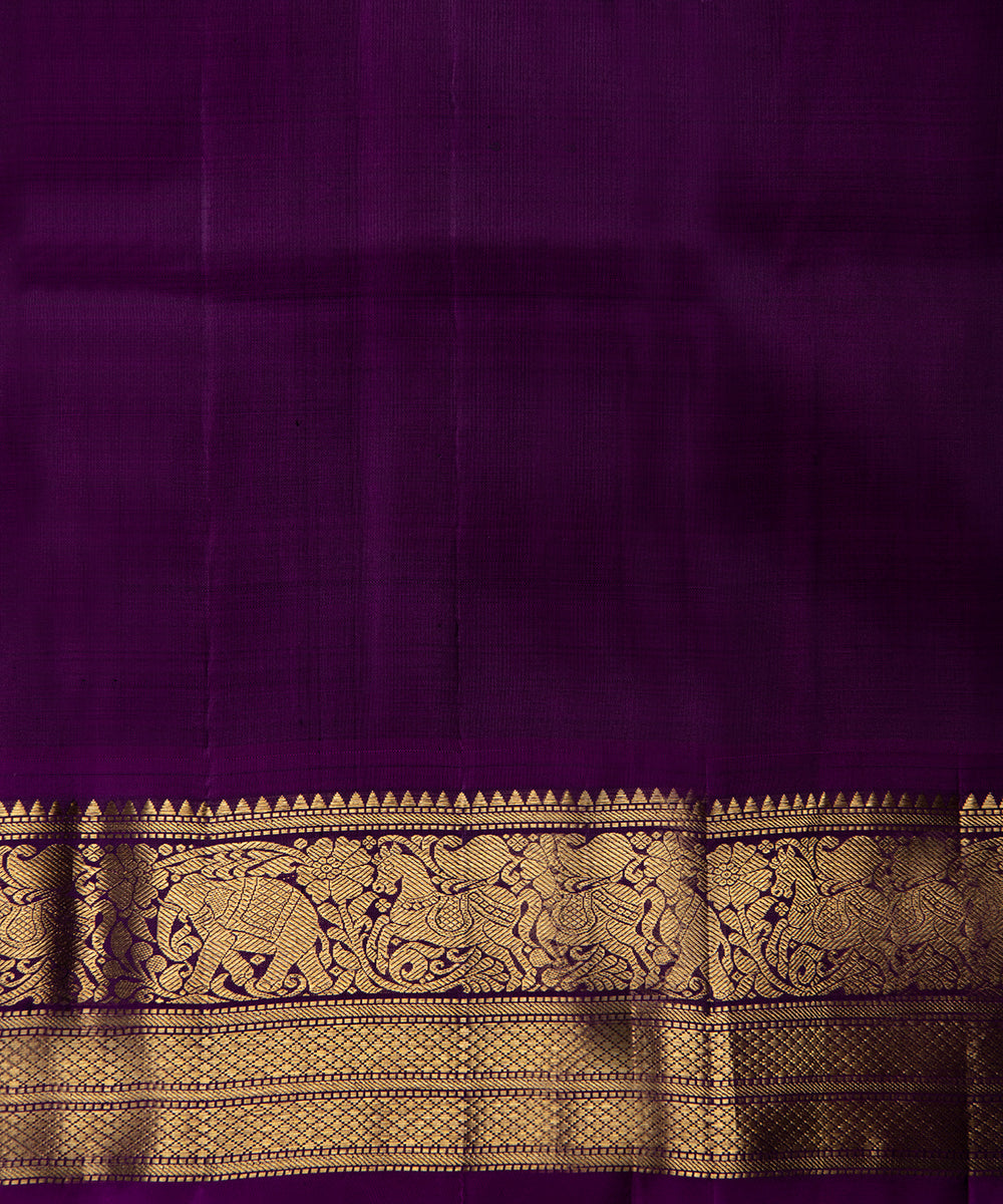 Green_Handloom_Pure_Silk_Kanjivaram_Saree_With_Zari_Border_WeaverStory_05