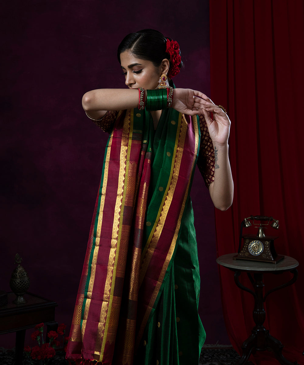 Emerald_Green_Handloom_Pure_Silk_Kanjivaram_Saree_With_Rudraksha_Border_WeaverStory_01