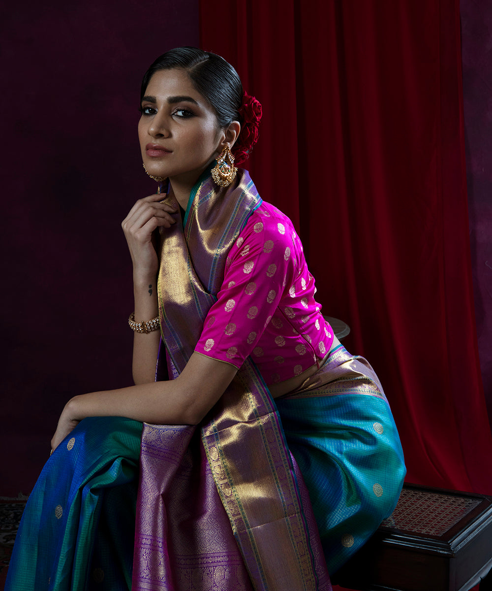 Handloom_Blue_And_Green_Dual_Tone_Vaira_Oosi_Pure_Silk_Kanjivaram_Saree_WeaverStory_01