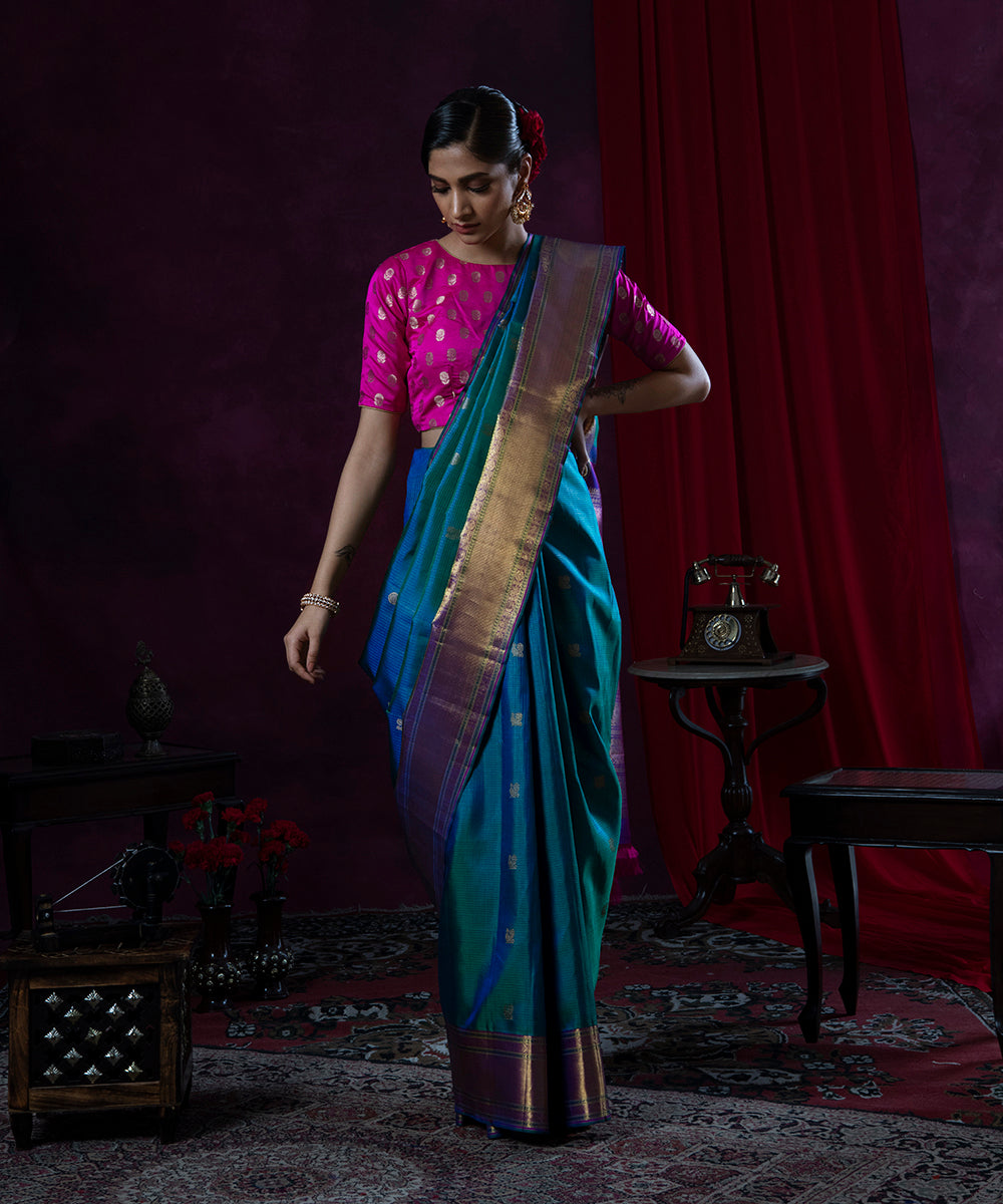 Handloom_Blue_And_Green_Dual_Tone_Vaira_Oosi_Pure_Silk_Kanjivaram_Saree_WeaverStory_02