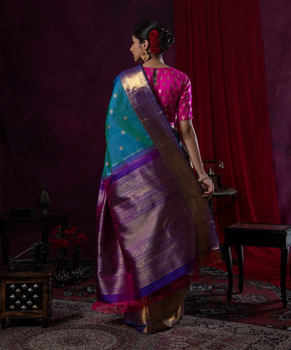 Handloom_Blue_And_Green_Dual_Tone_Vaira_Oosi_Pure_Silk_Kanjivaram_Saree_WeaverStory_03