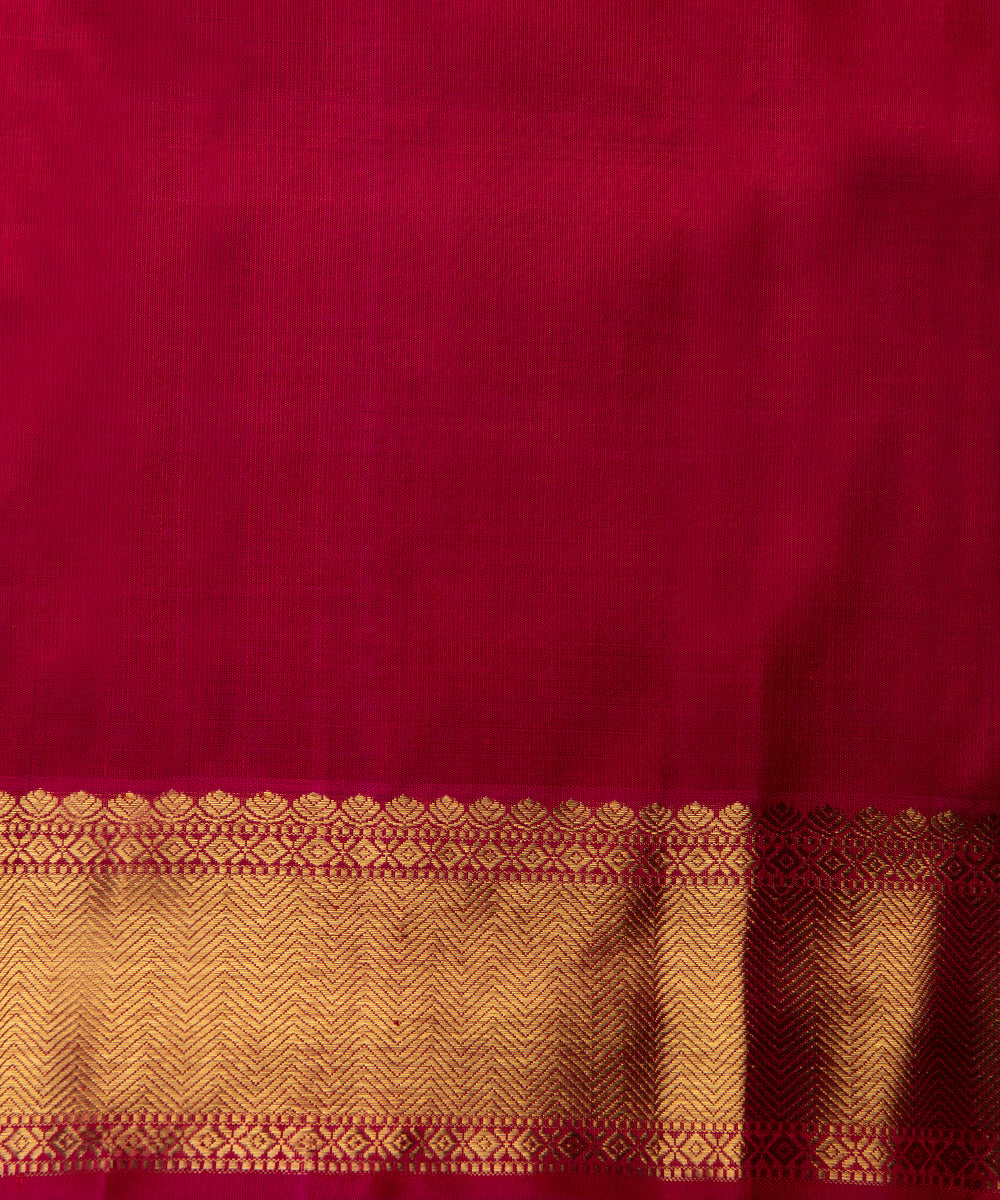 Orange_Handloom_Pure_Silk_Kanjivaram_Saree_With_Pure_Zari_Border_WeaverStory_05