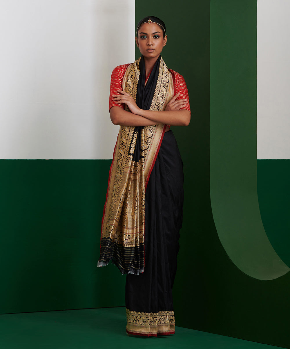 Handloom_Black_Pure_Katan_Silk_Banarasi_Saree_With_Silver_Meenakari_Border_And_Konia_Pallu_WeaverStory_02