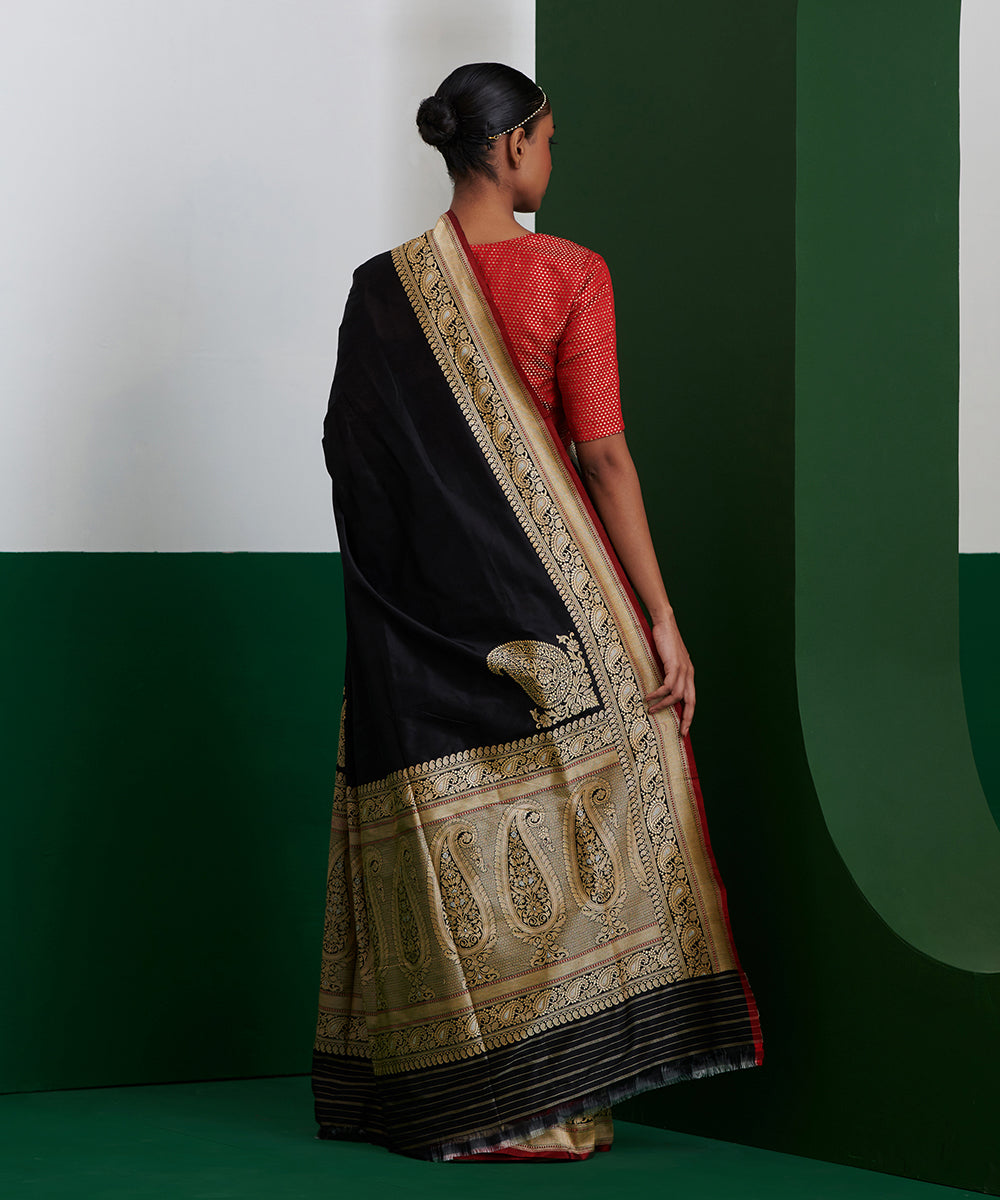 Handloom_Black_Pure_Katan_Silk_Banarasi_Saree_With_Silver_Meenakari_Border_And_Konia_Pallu_WeaverStory_03