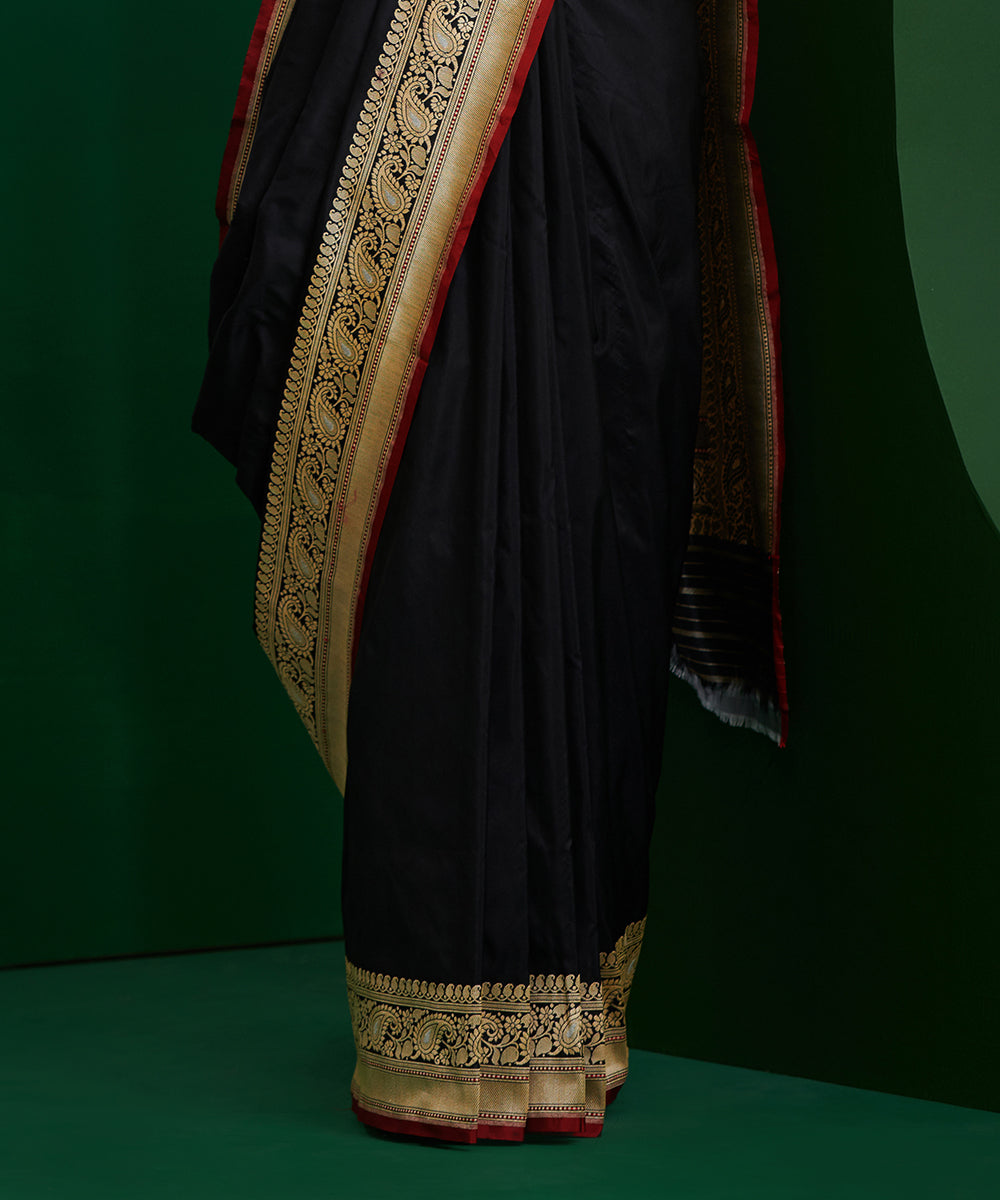 Handloom_Black_Pure_Katan_Silk_Banarasi_Saree_With_Silver_Meenakari_Border_And_Konia_Pallu_WeaverStory_04