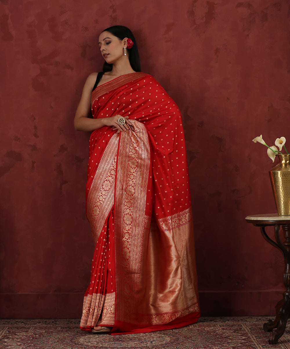 Handloom_Red_Pure_Katan_Silk_Banarasi_Saree_With_Broad_Zari_Border_WeaverStory_02