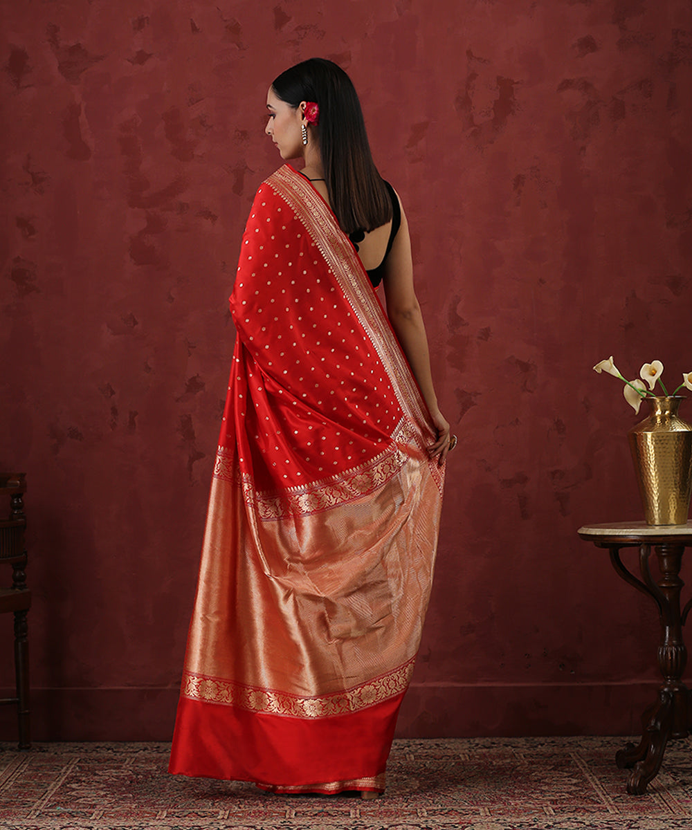 Handloom_Red_Pure_Katan_Silk_Banarasi_Saree_With_Broad_Zari_Border_WeaverStory_03