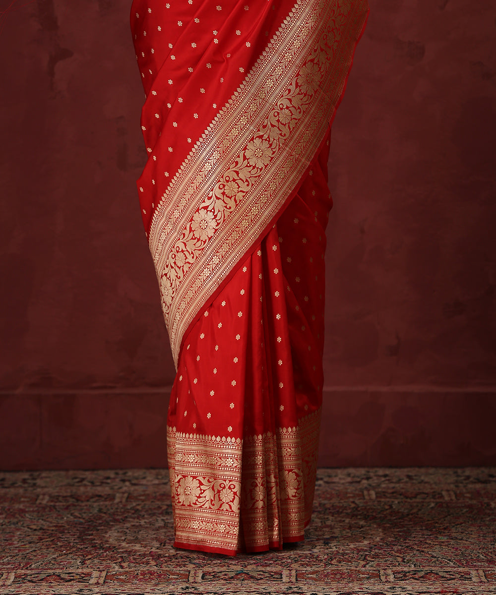 Handloom_Red_Pure_Katan_Silk_Banarasi_Saree_With_Broad_Zari_Border_WeaverStory_04