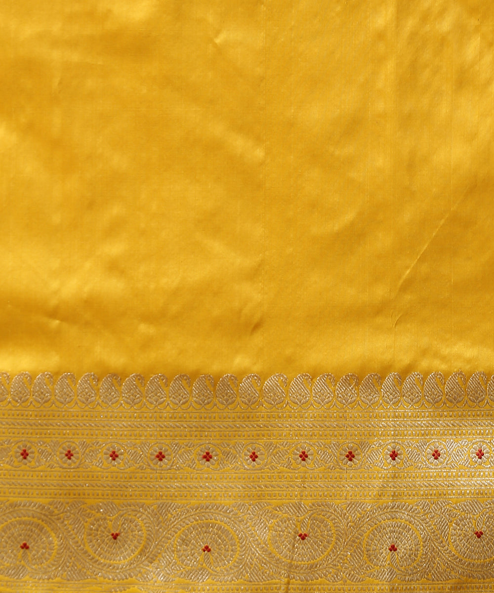 Handloom_Yellow_Pure_Katan_Silk_Guldaudi_Boota_Banarasi_Saree_WeaverStory_05