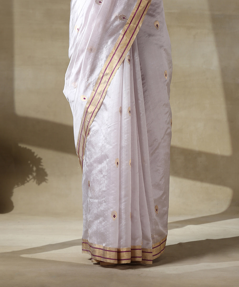 Handloom_Light_Mauve_Chanderi_Silk_Saree_With_Zari_Booti_And_Gold_Border_WeaverStory_04