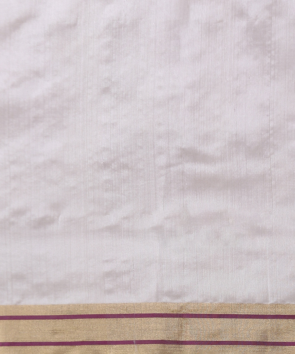 Handloom_Light_Mauve_Chanderi_Silk_Saree_With_Zari_Booti_And_Gold_Border_WeaverStory_05