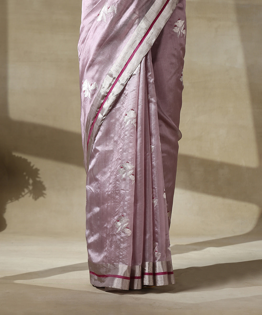 Handloom_Mauve_Chanderi_Silk_Saree_With_Silver_Zari_Three_Flower_Motif_and_Champagne_Zari_Border_WeaverStory_04