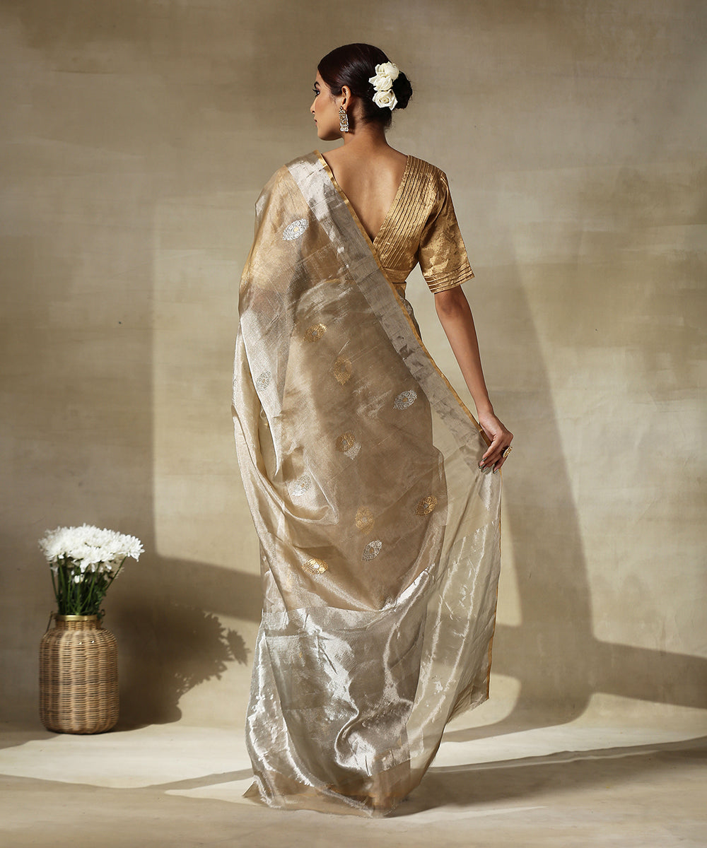 Beige_And_Silver_Handloom_Tissue_Chanderi_Saree_With_Silver_Booti_WeaverStory_03