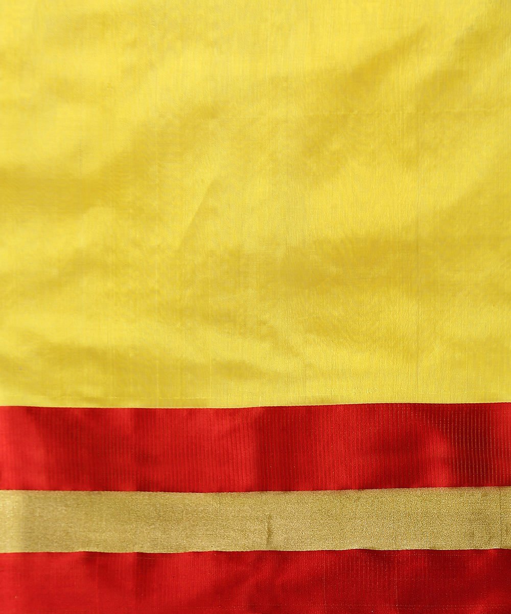 Yellow_Handloom_Chanderi_Silk_Saree_With_Eknaliya_Lion_Motifs_And_Red_Mashroo_Border_WeaverStory_05