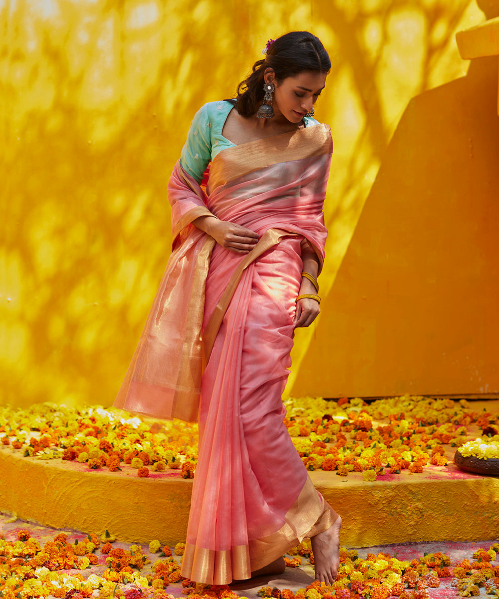 Light_Pink_Handloom_Plain_Pure_Cotton_Silk_Chanderi_Saree_With_Gold_Border_WeaverStory_02