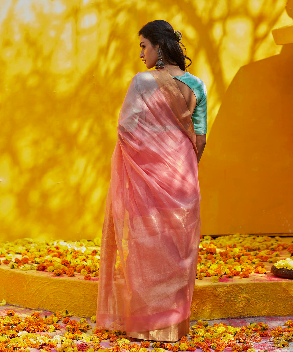 Light_Pink_Handloom_Plain_Pure_Cotton_Silk_Chanderi_Saree_With_Gold_Border_WeaverStory_03