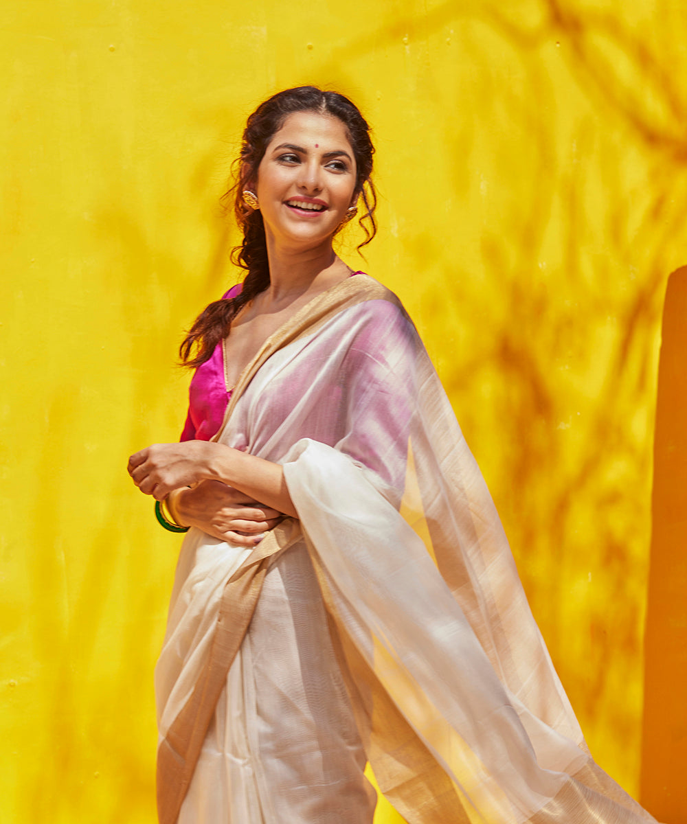 Handloom_White_Plain_Cotton_Silk_Chanderi_Saree_With_Gold_Border_WeaverStory_01