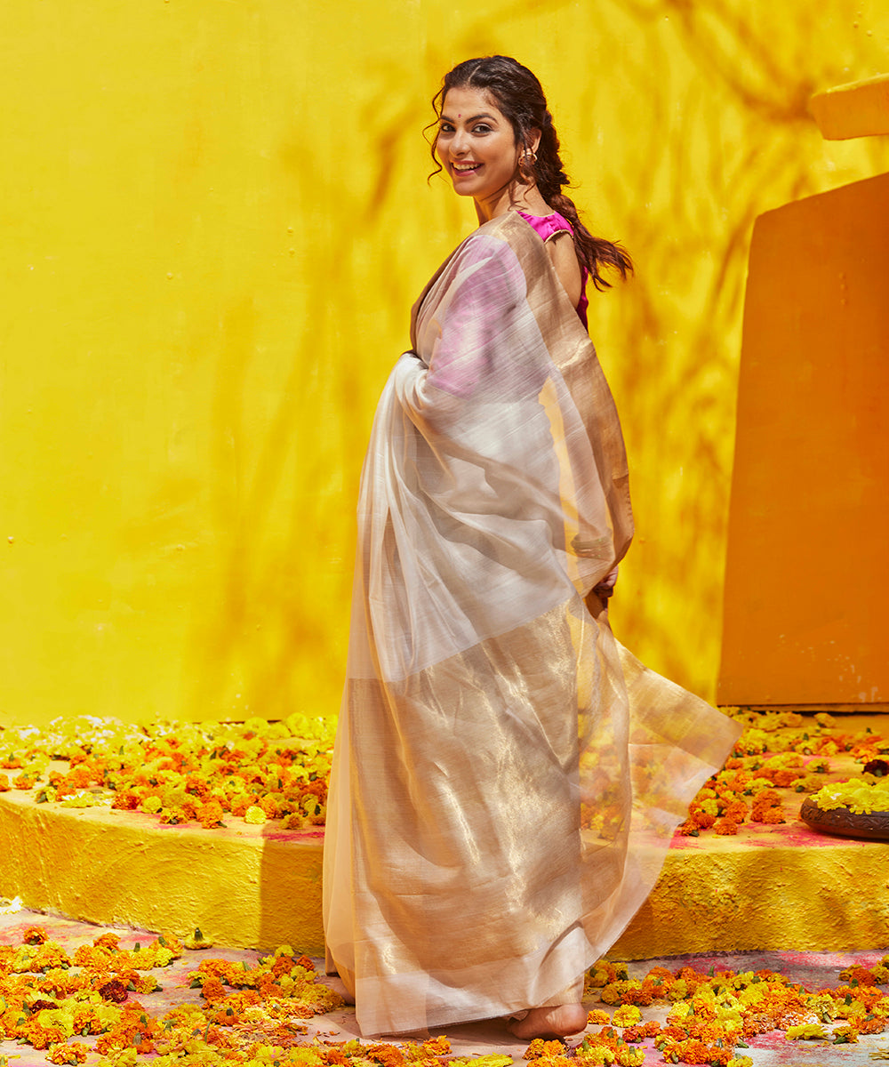 Handloom_White_Plain_Cotton_Silk_Chanderi_Saree_With_Gold_Border_WeaverStory_03