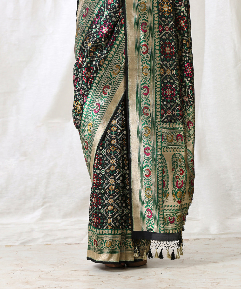 Handloom_Black_Pure_Katan_Silk_Banarasi_Patola_Saree_with_Meenakari_WeaverStory_04