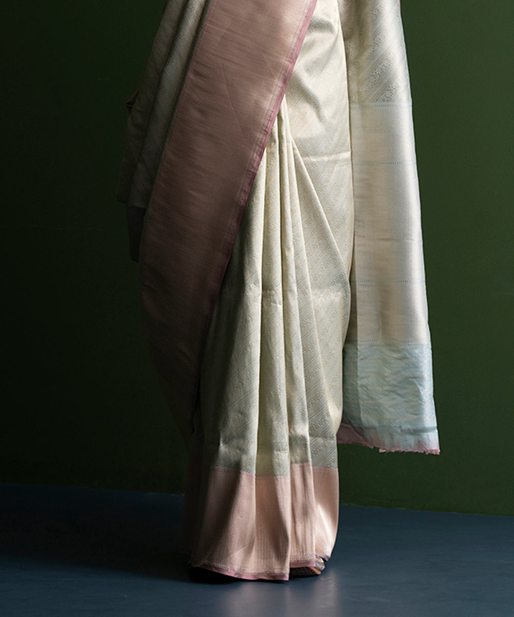 Handloom_Pista_Pure_Katan_Silk_Kimkhab_Banarasi_Saree_With_Pink_Kadhiyal_Border_WeaverStory_04