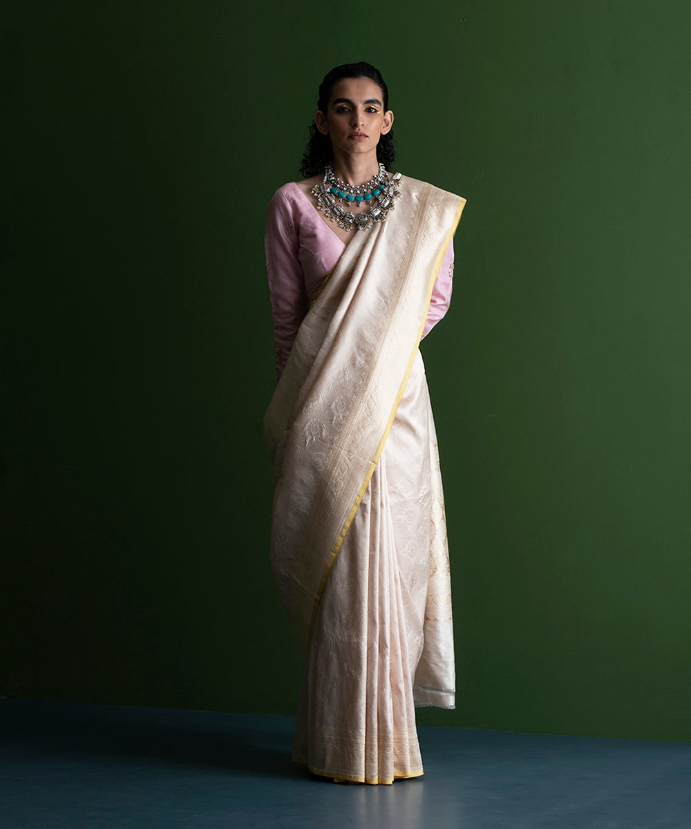 Golden_Handloom_Tanchoi_Pure_Katan_Silk_Banarasi_Saree_With_Mustard_Selvedge_WeaverStory_02