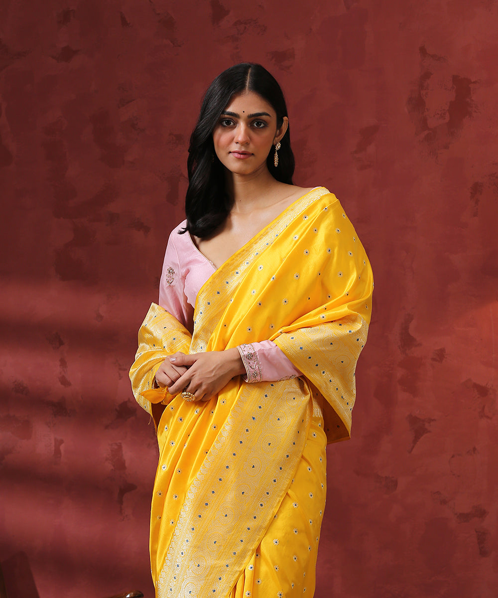 Handloom_Yellow_Handloom_Pure_Katan_Silk_Banarasi_Saree_With_Guldaudi_Boota_WeaverStory_01