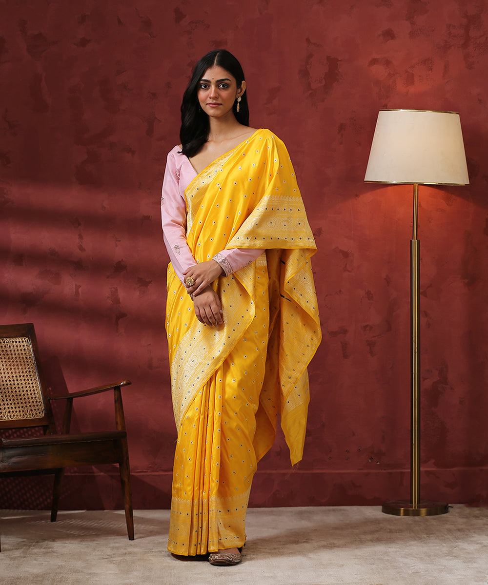 Handloom_Yellow_Handloom_Pure_Katan_Silk_Banarasi_Saree_With_Guldaudi_Boota_WeaverStory_02