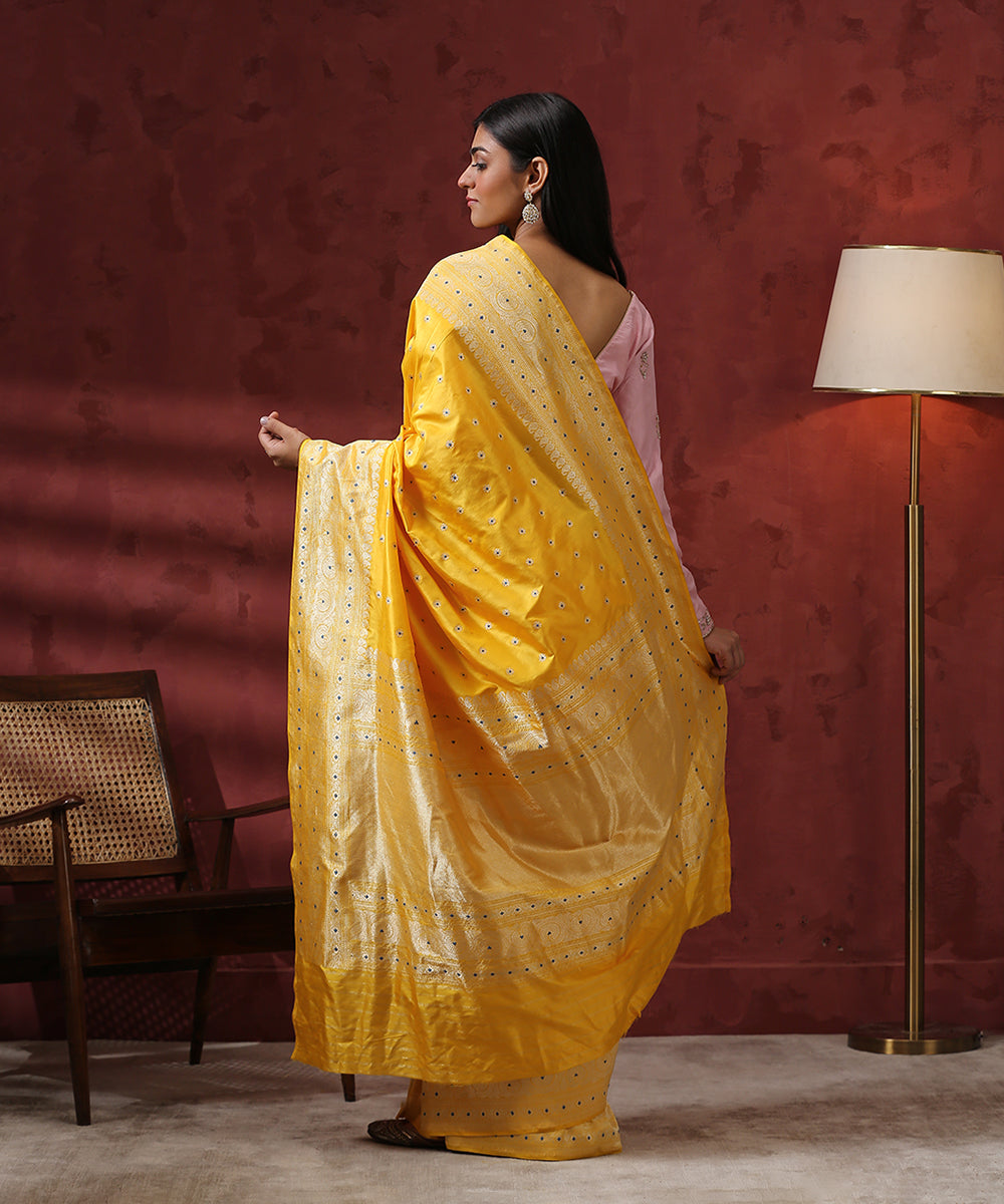 Handloom_Yellow_Handloom_Pure_Katan_Silk_Banarasi_Saree_With_Guldaudi_Boota_WeaverStory_03