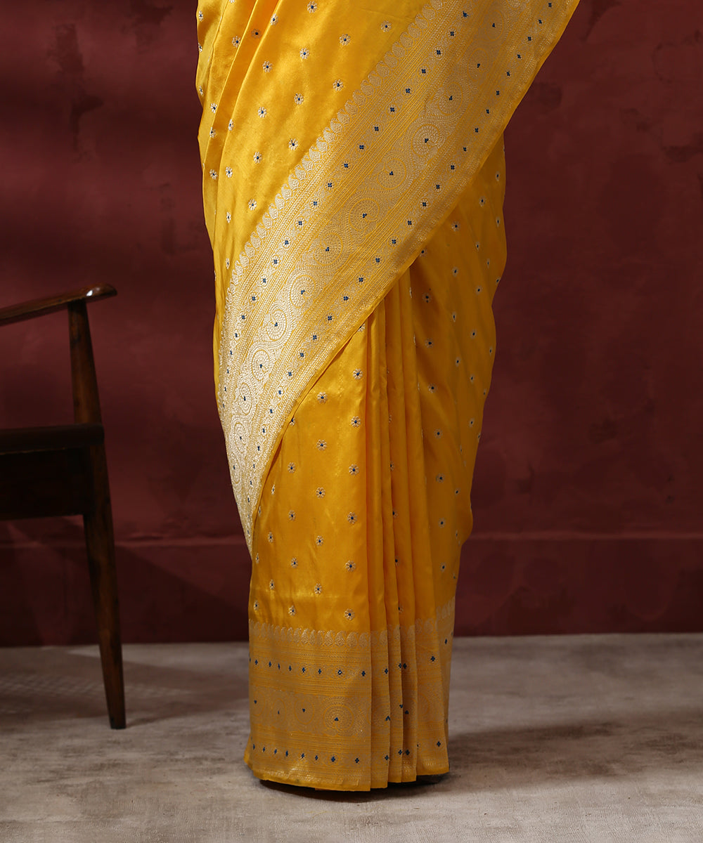 Handloom_Yellow_Handloom_Pure_Katan_Silk_Banarasi_Saree_With_Guldaudi_Boota_WeaverStory_04