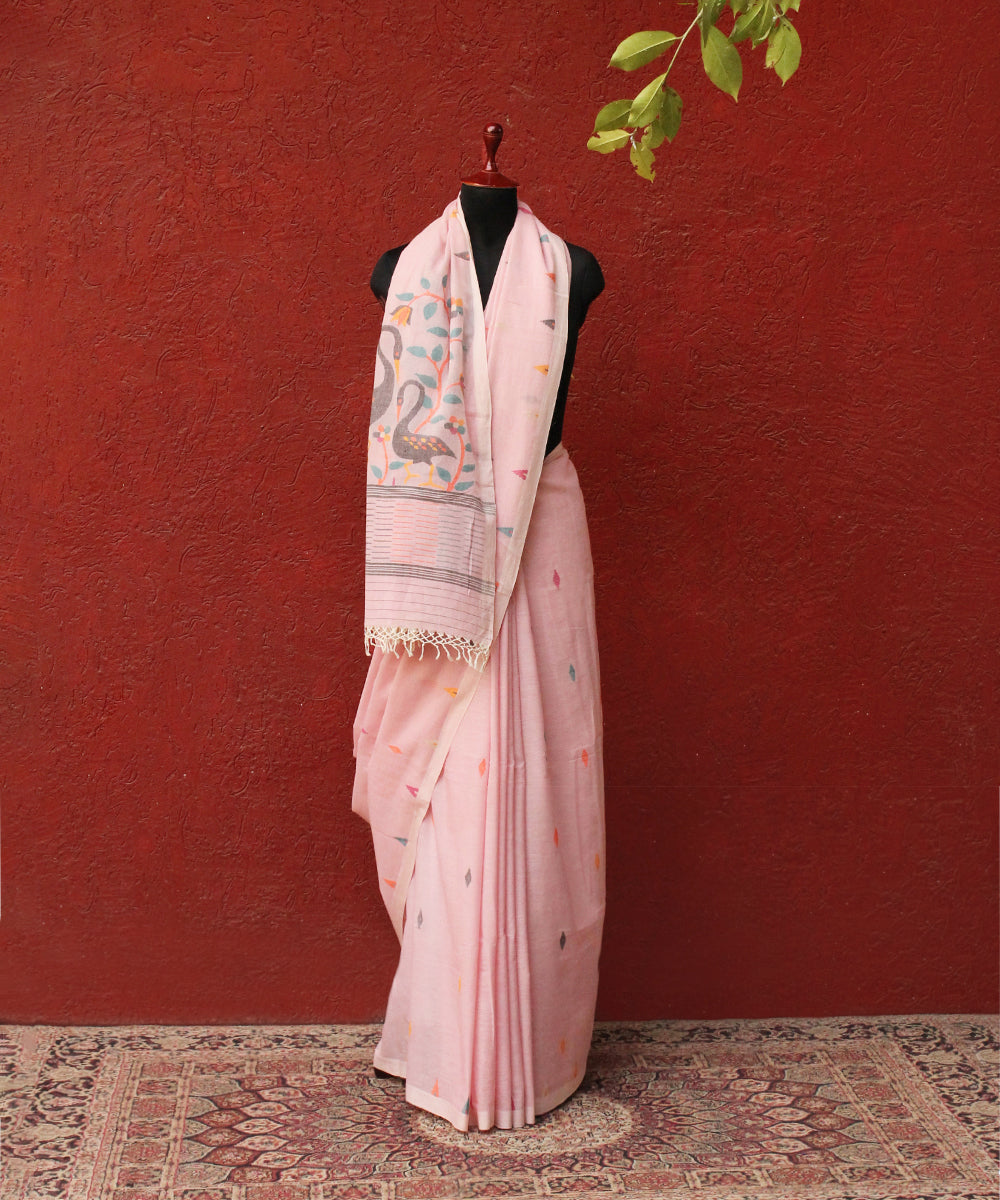 Handloom_Baby_Pink_Cotton_Jamdani_Saree_With_Duck_Motifs_On_Pallu_WeaverStory_03