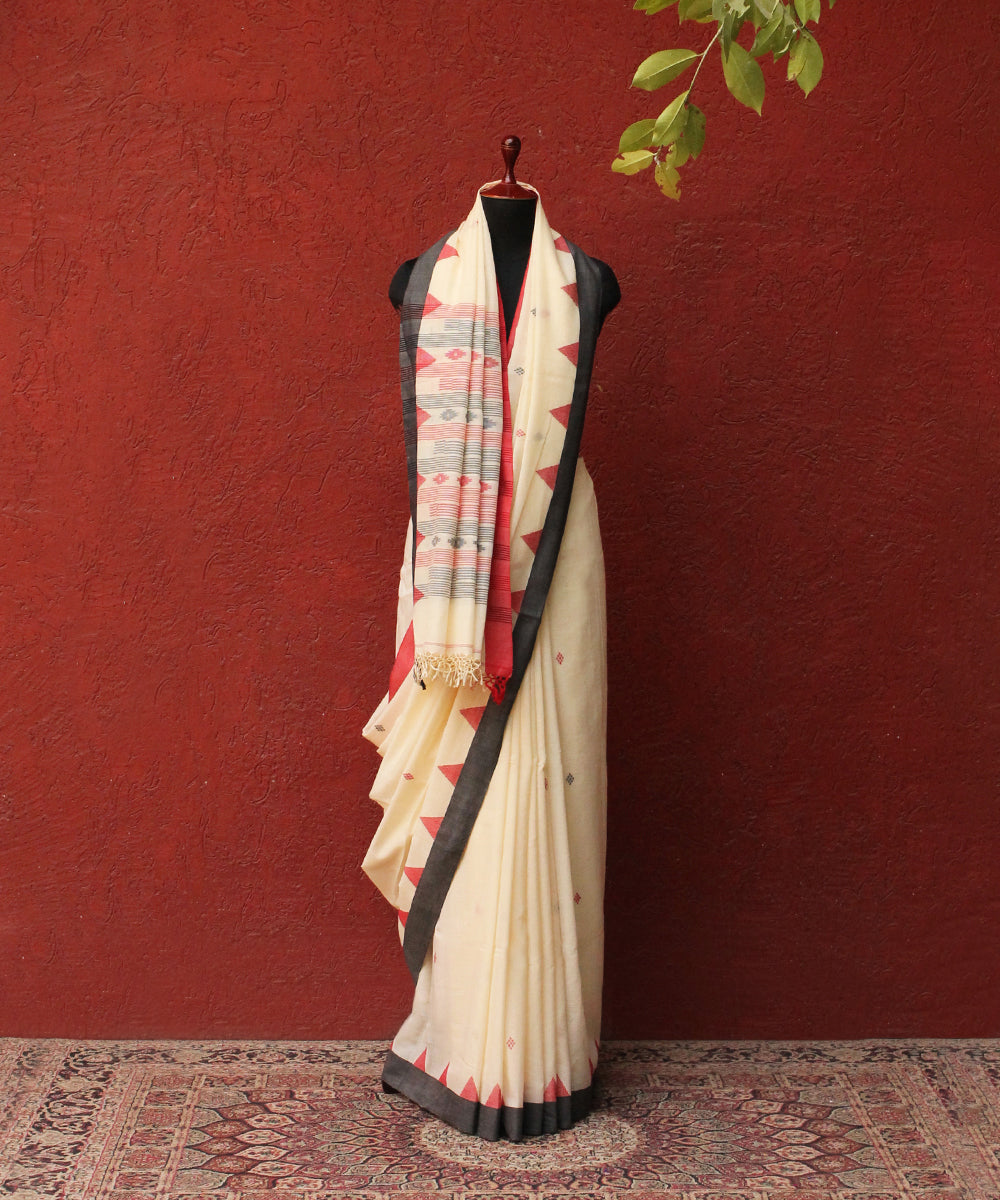 Handloom_Off_White_Cotton_Jamdani_Saree_With_Red_And_Black_Ganga_Jamuna_Border_WeaverStory_03