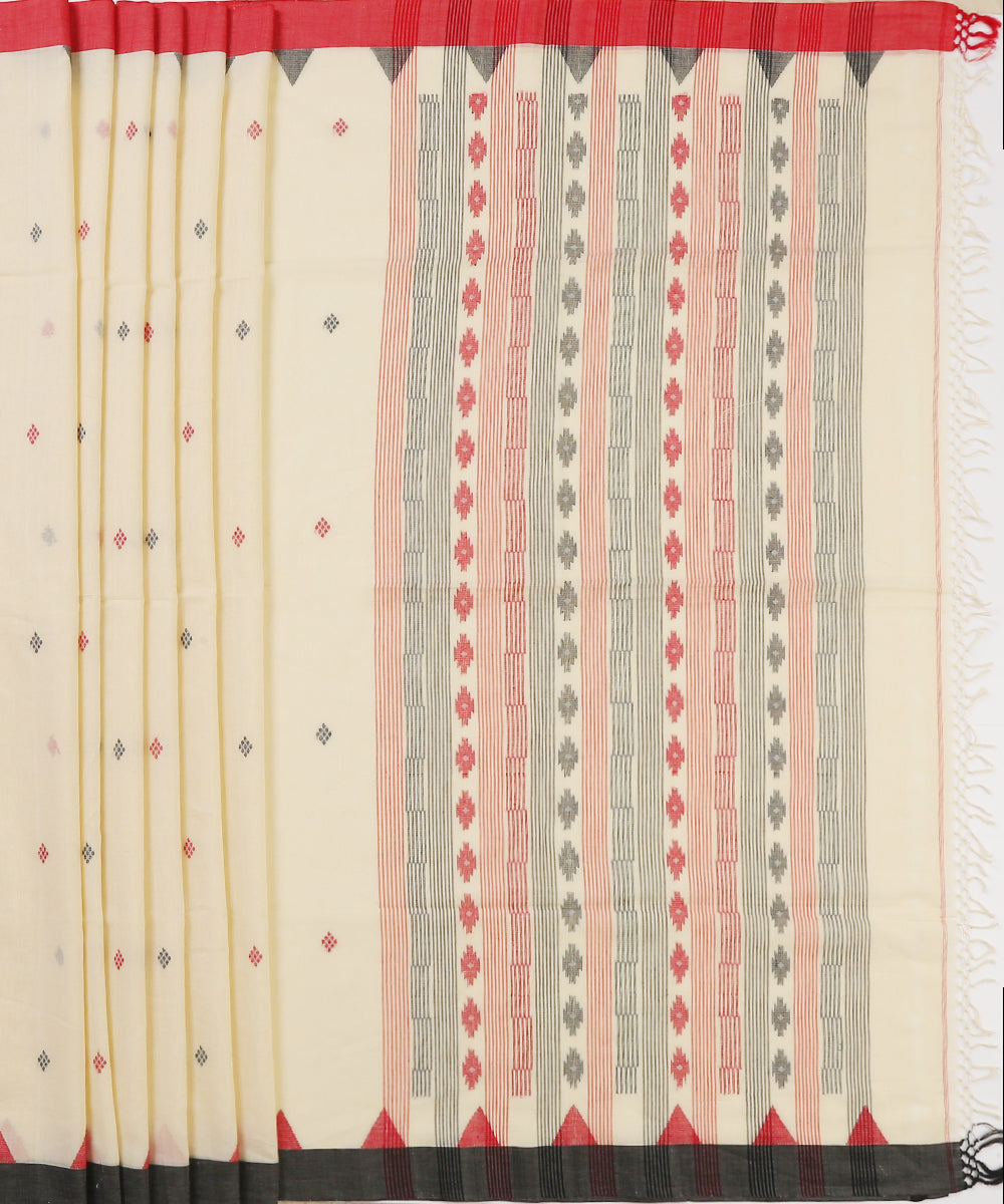 Handloom_Off_White_Cotton_Jamdani_Saree_With_Red_And_Black_Ganga_Jamuna_Border_WeaverStory_04