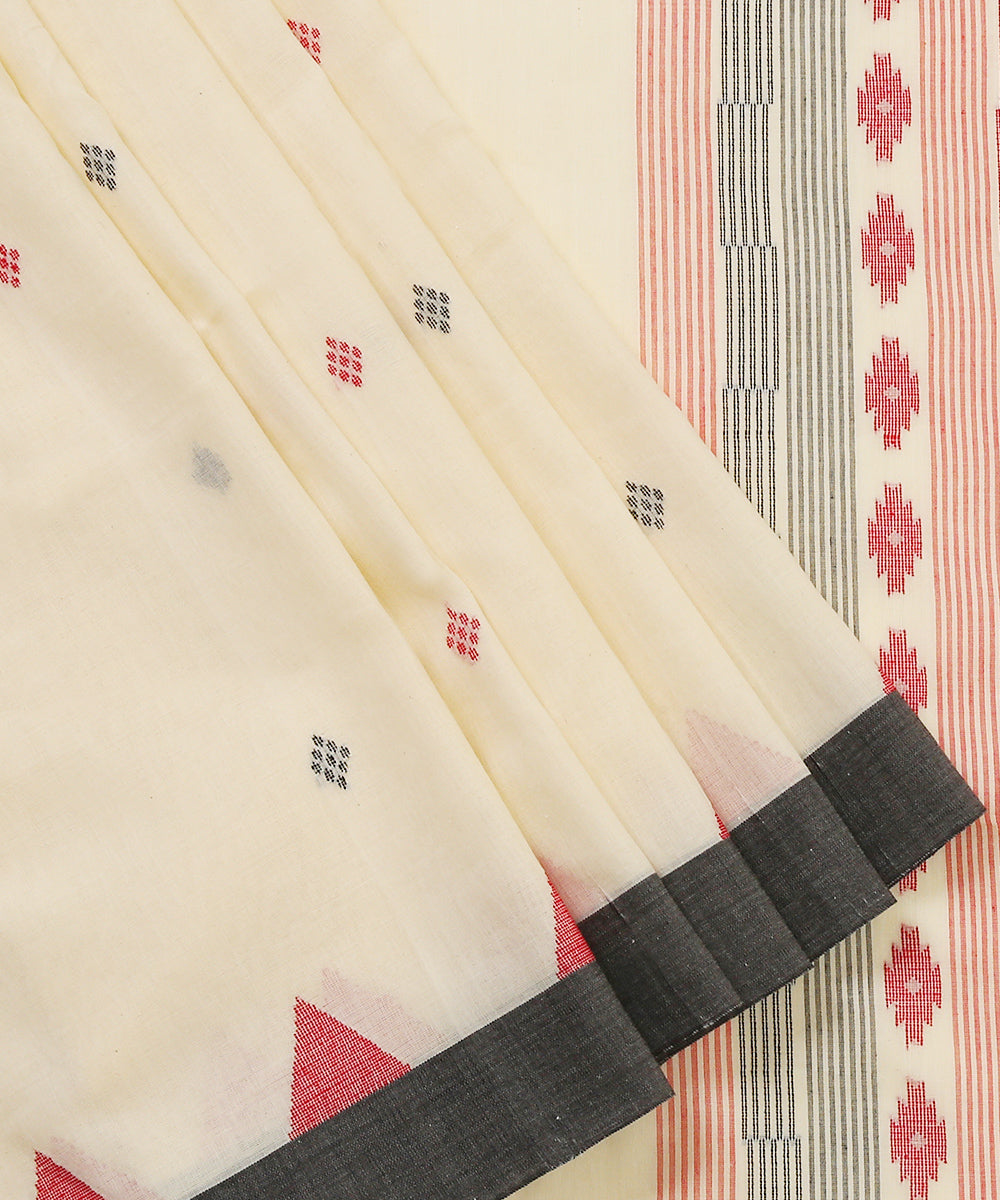 Handloom_Off_White_Cotton_Jamdani_Saree_With_Red_And_Black_Ganga_Jamuna_Border_WeaverStory_02