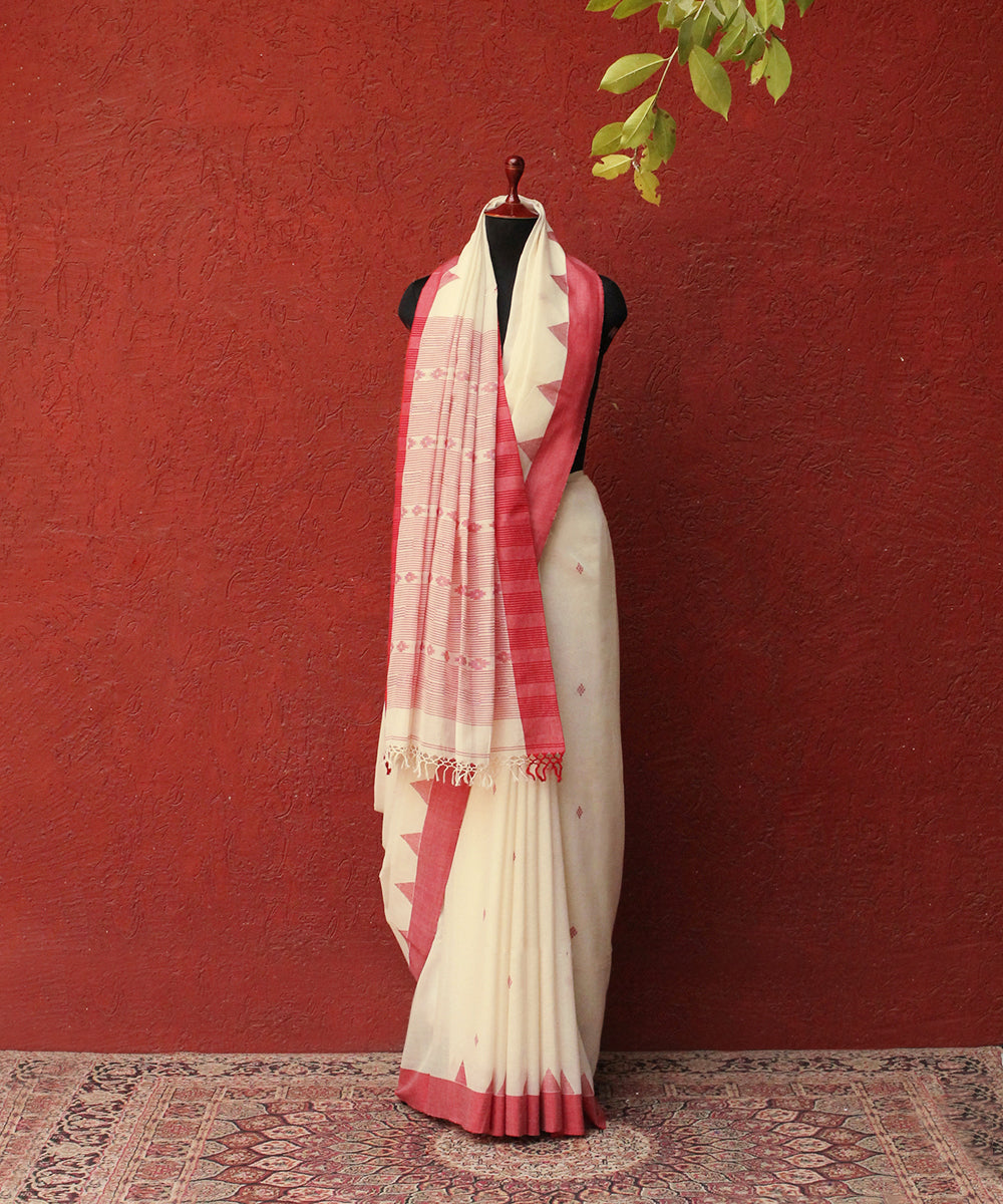 White_Handloom_Cotton_Jamdani_Saree_With_Red_Border_WeaverStory_03