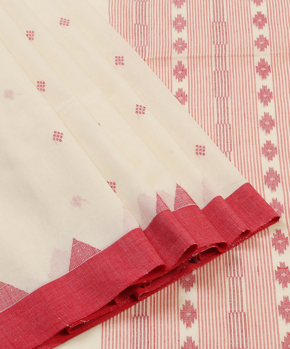 White_Handloom_Cotton_Jamdani_Saree_With_Red_Border_WeaverStory_02