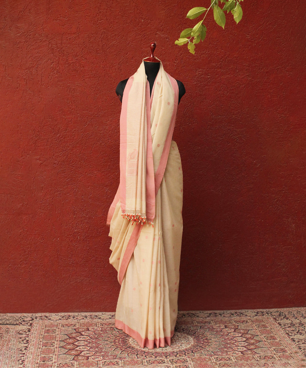 Beige_Handloom_Cotton_Jamdani_Saree_With_Konia_Woven_On_Pallu_WeaverStory_03