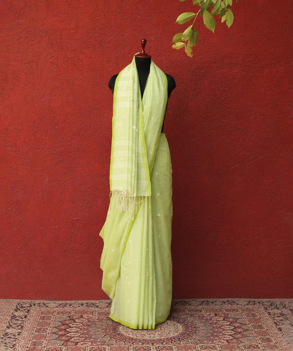 Mint_Green_Handloom_Cotton_Jamdani_Saree_With_White_Polka_Dots_WeaverStory_03