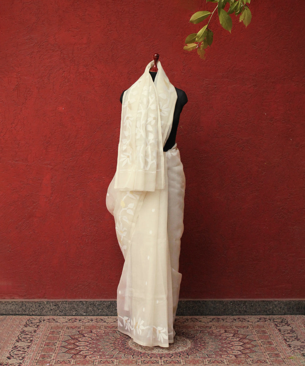 Offwhite_Handloom_Muslin_Dhakai_Jamdani_Saree_With_Floral_Border_And_Pallu_WeaverStory_03