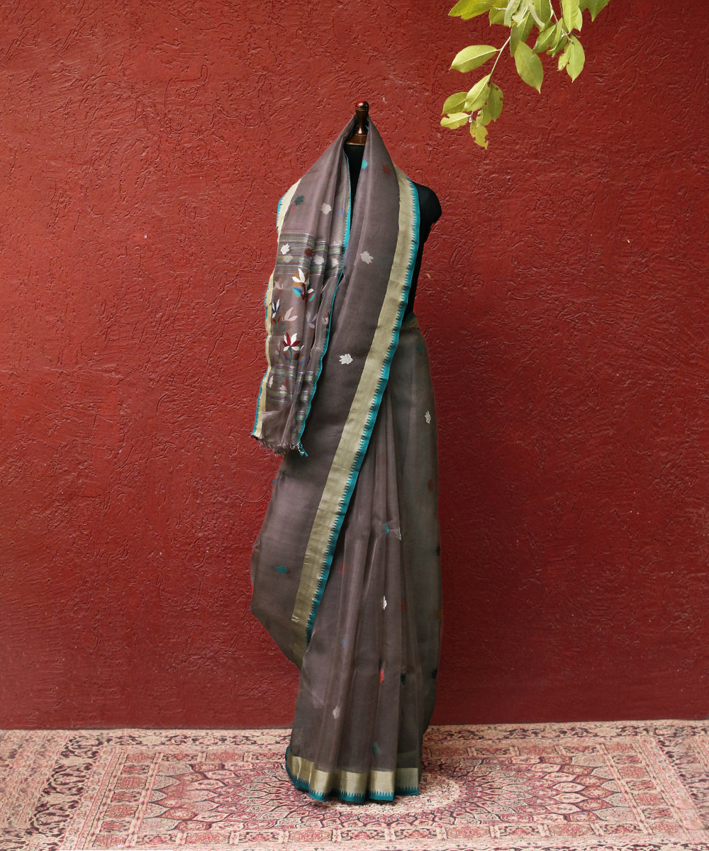 Handloom_Purple_Muslin_Dhakai_Jamdani_Saree_With_Small_Lotus_Boota_WeaverStory_03